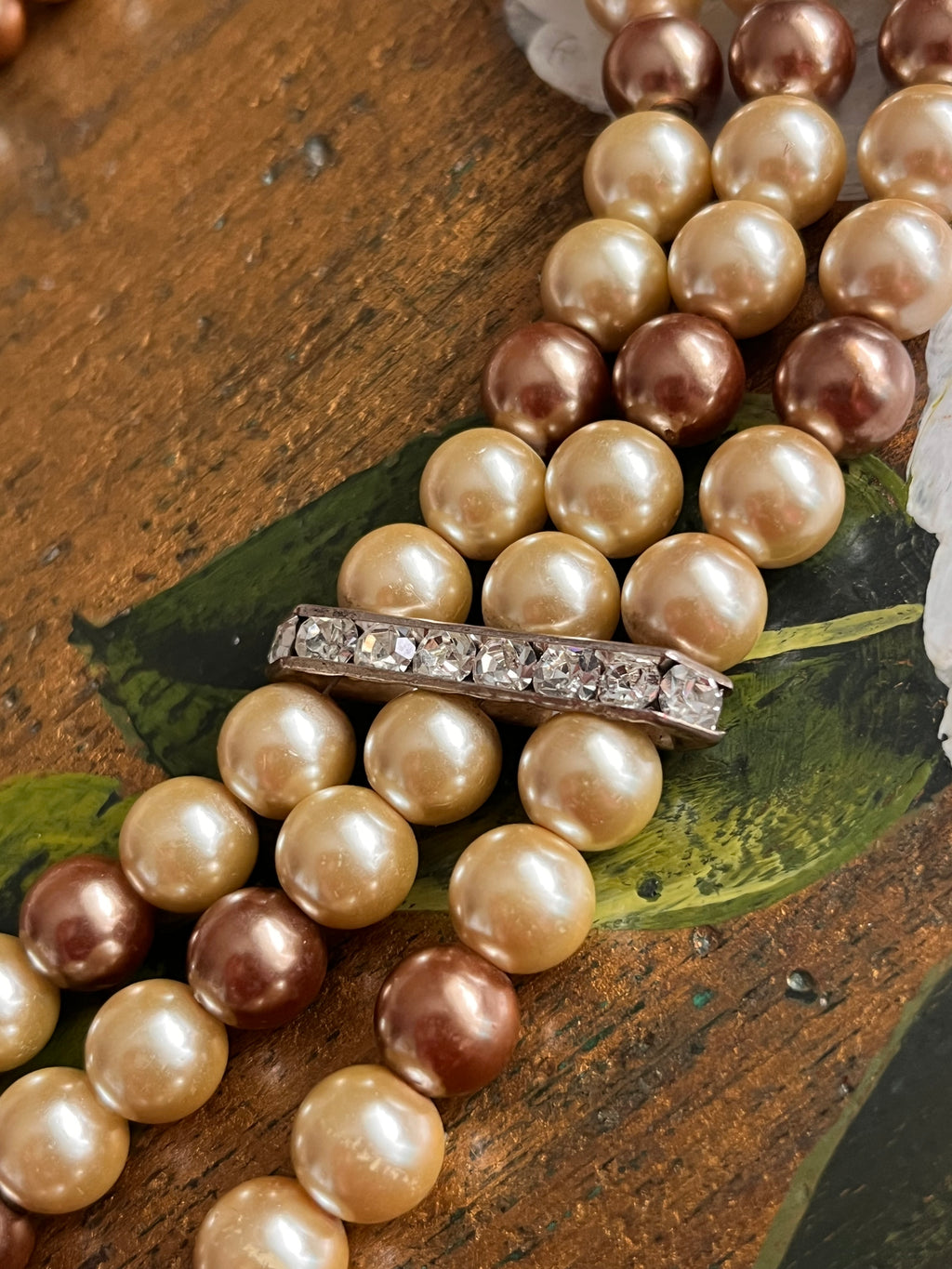 Collana vintage a 3 fili con perle color champagne in due toni con strass