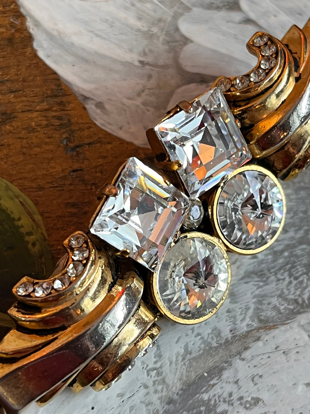 Spilla vintage dorata con strass cristallo