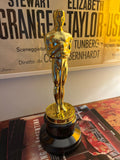 Statua tipo Oscar in metallo placcato oro