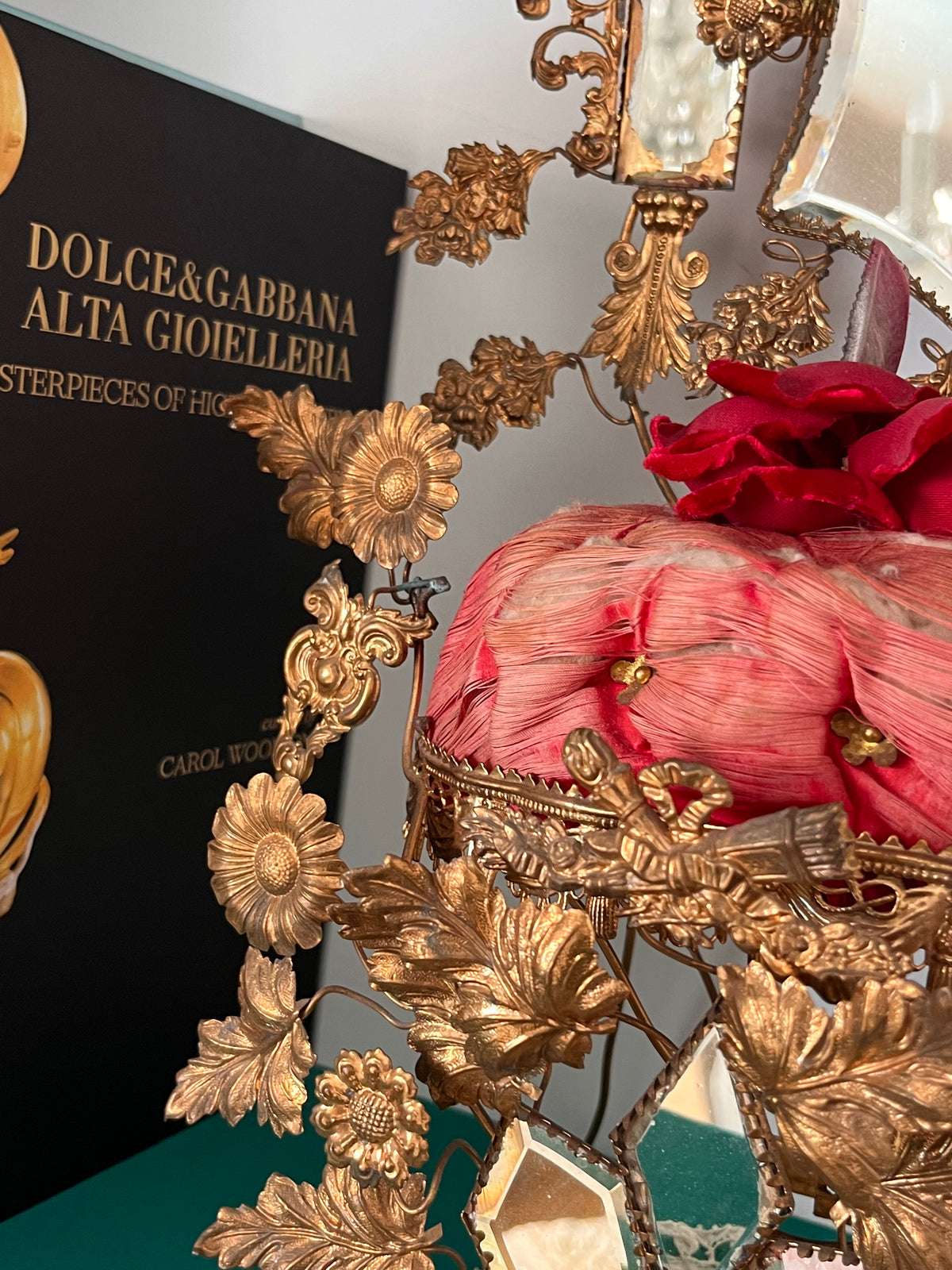 Globo di María antico in filigrane color oro e specchietti