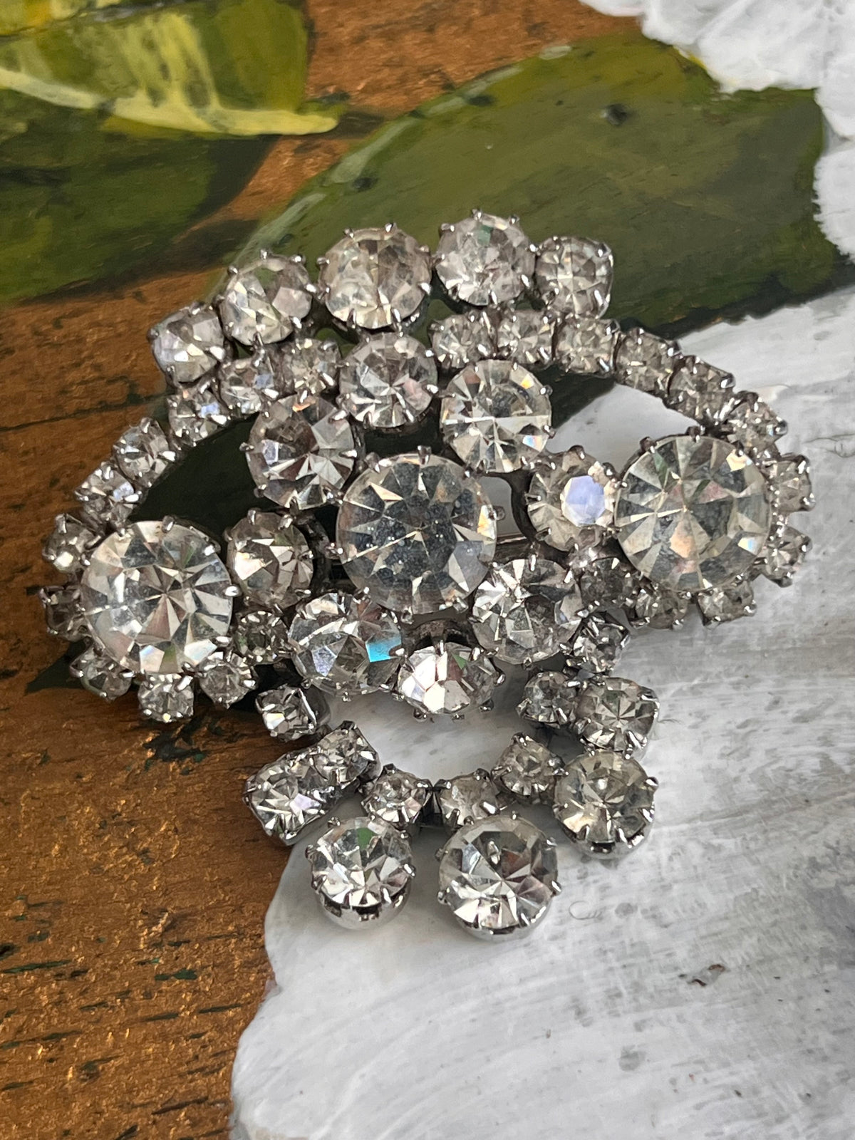 Spilla vintage a cascata di strass cristallo su base color argento