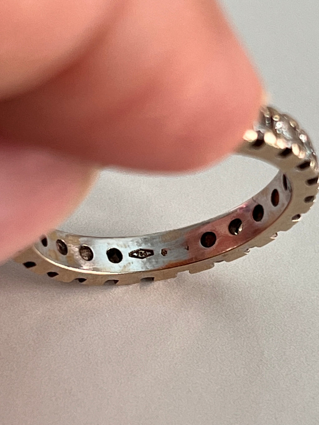Anello in oro bianco 18K con brillanti