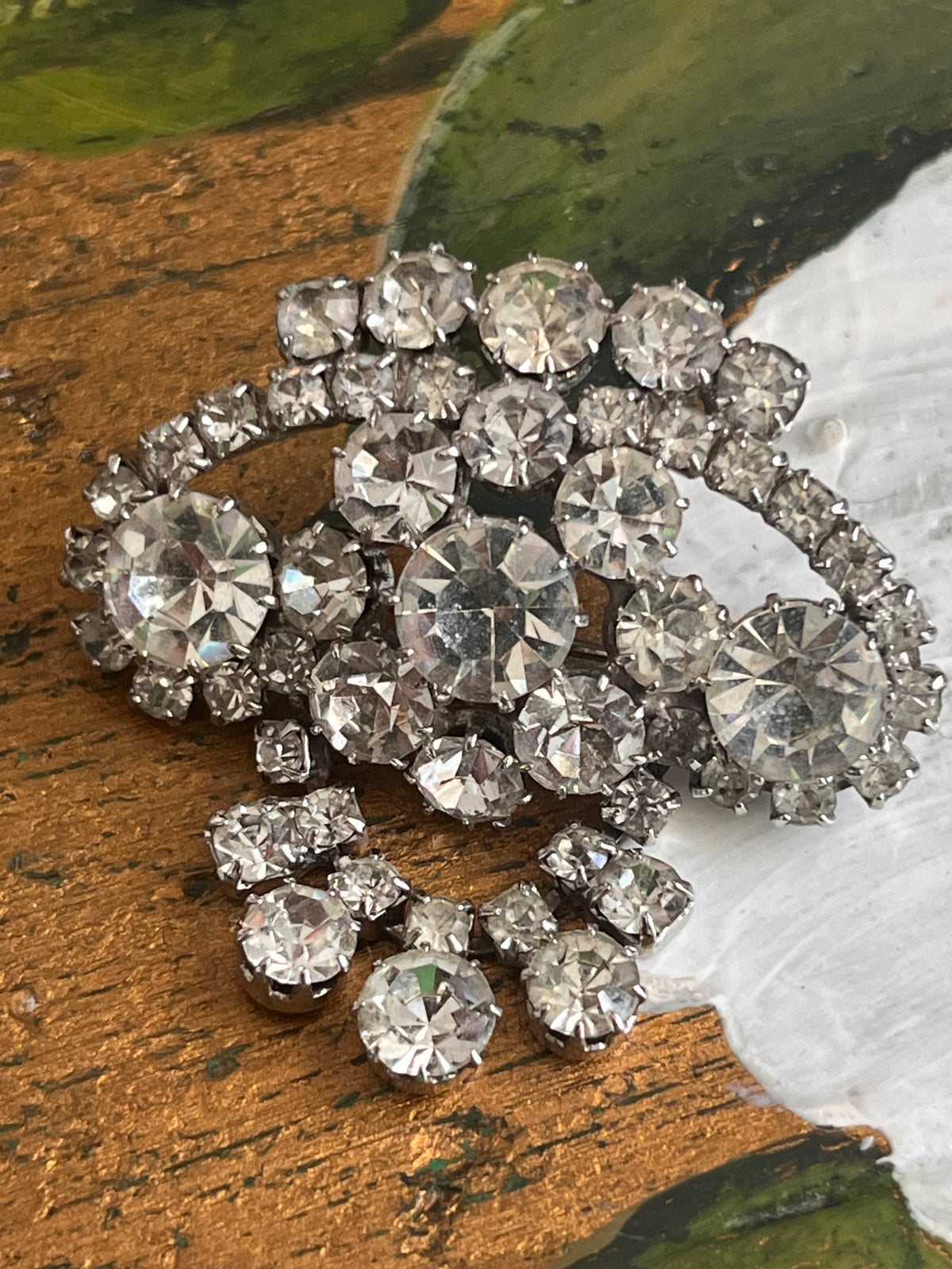 Spilla vintage a cascata di strass cristallo su base color argento