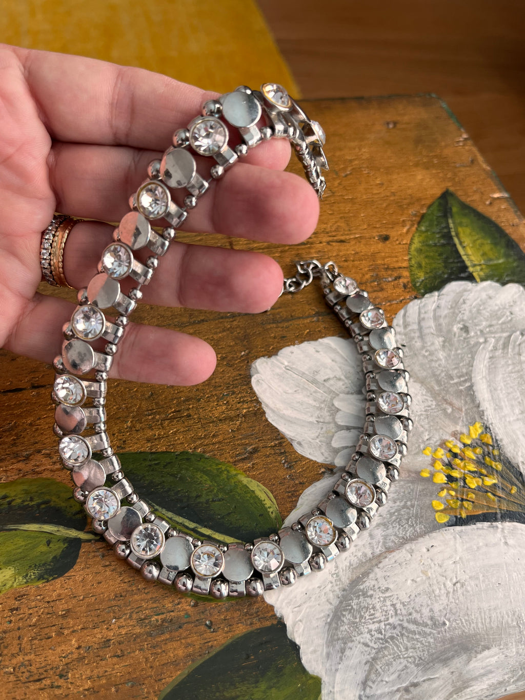 Girocollo vintage argentato con strass cristallo