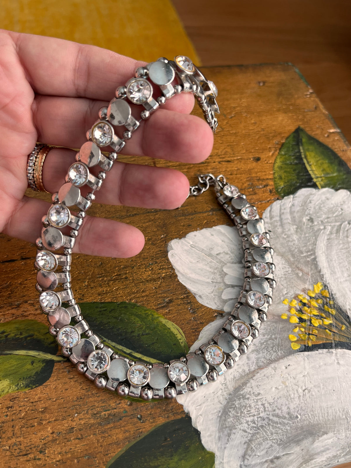 Girocollo vintage argentato con strass cristallo