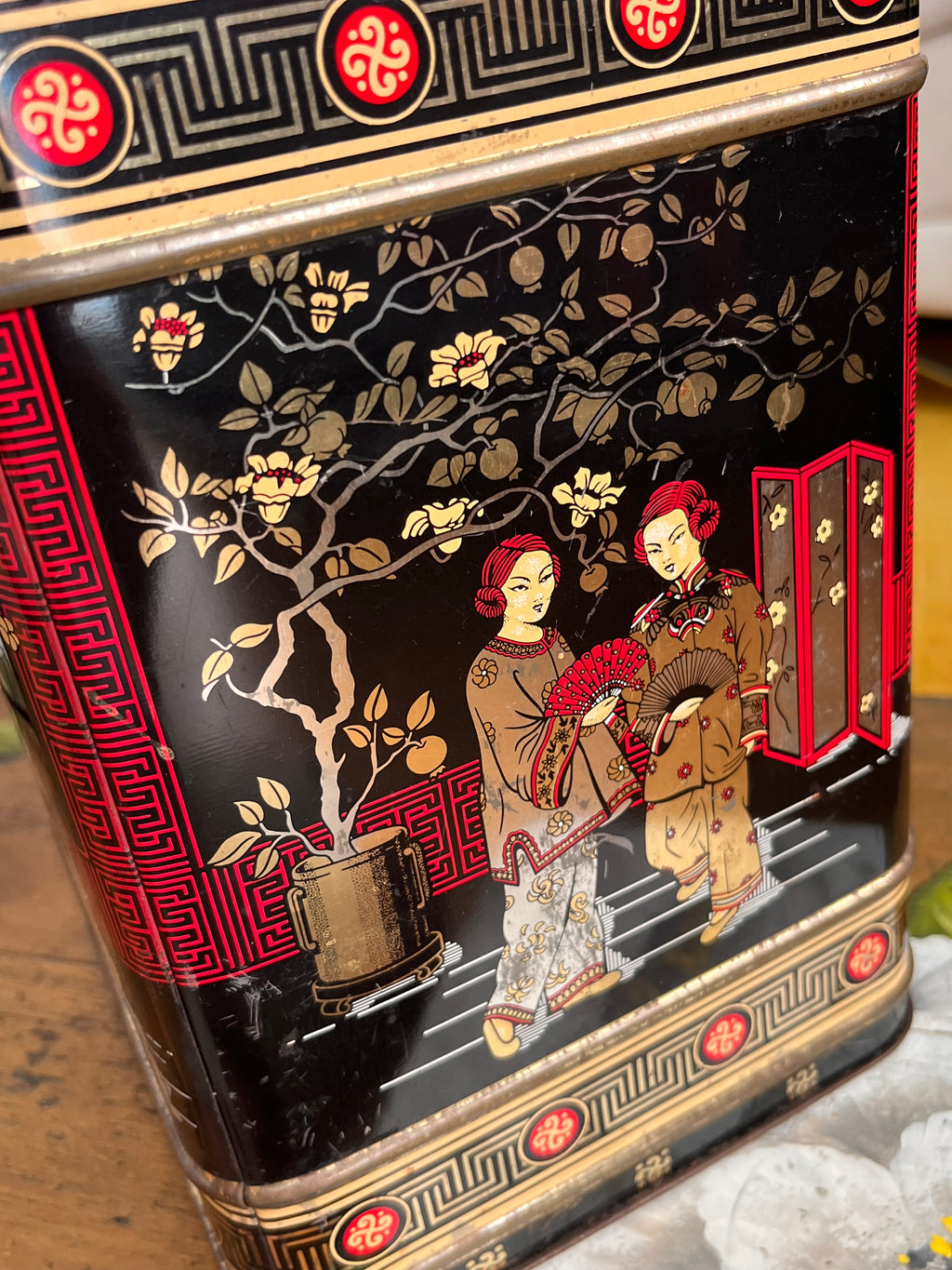 Vintage tea box with Chinese imagery