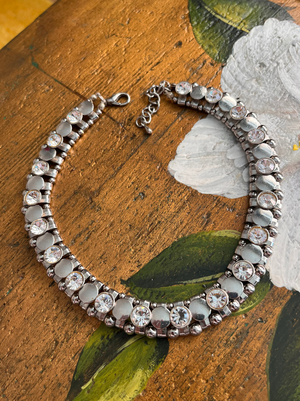 Girocollo vintage argentato con strass cristallo