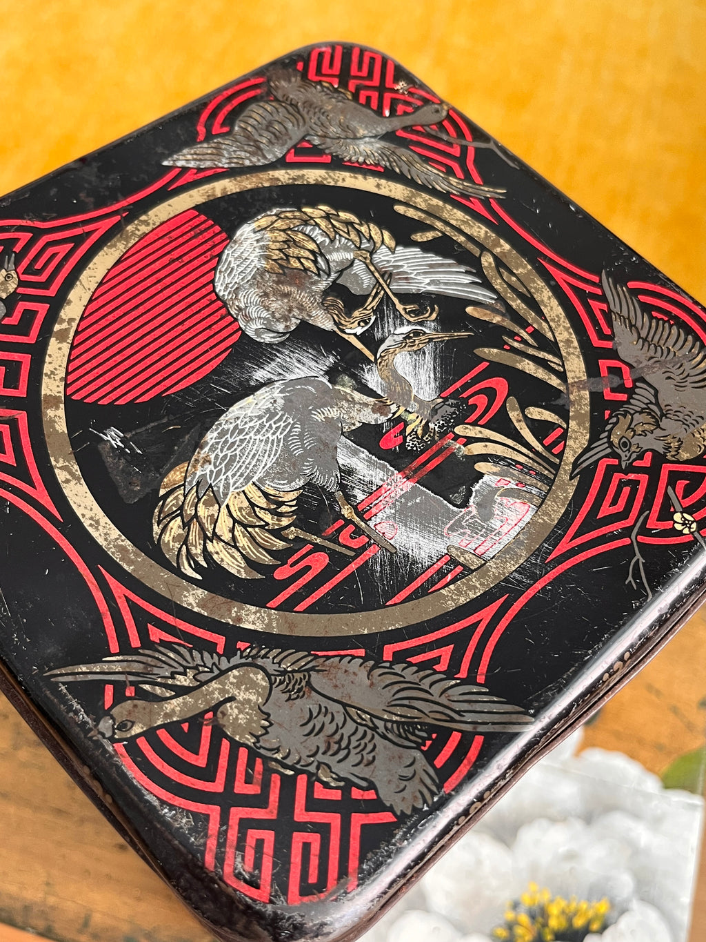 Vintage tea box with Chinese imagery