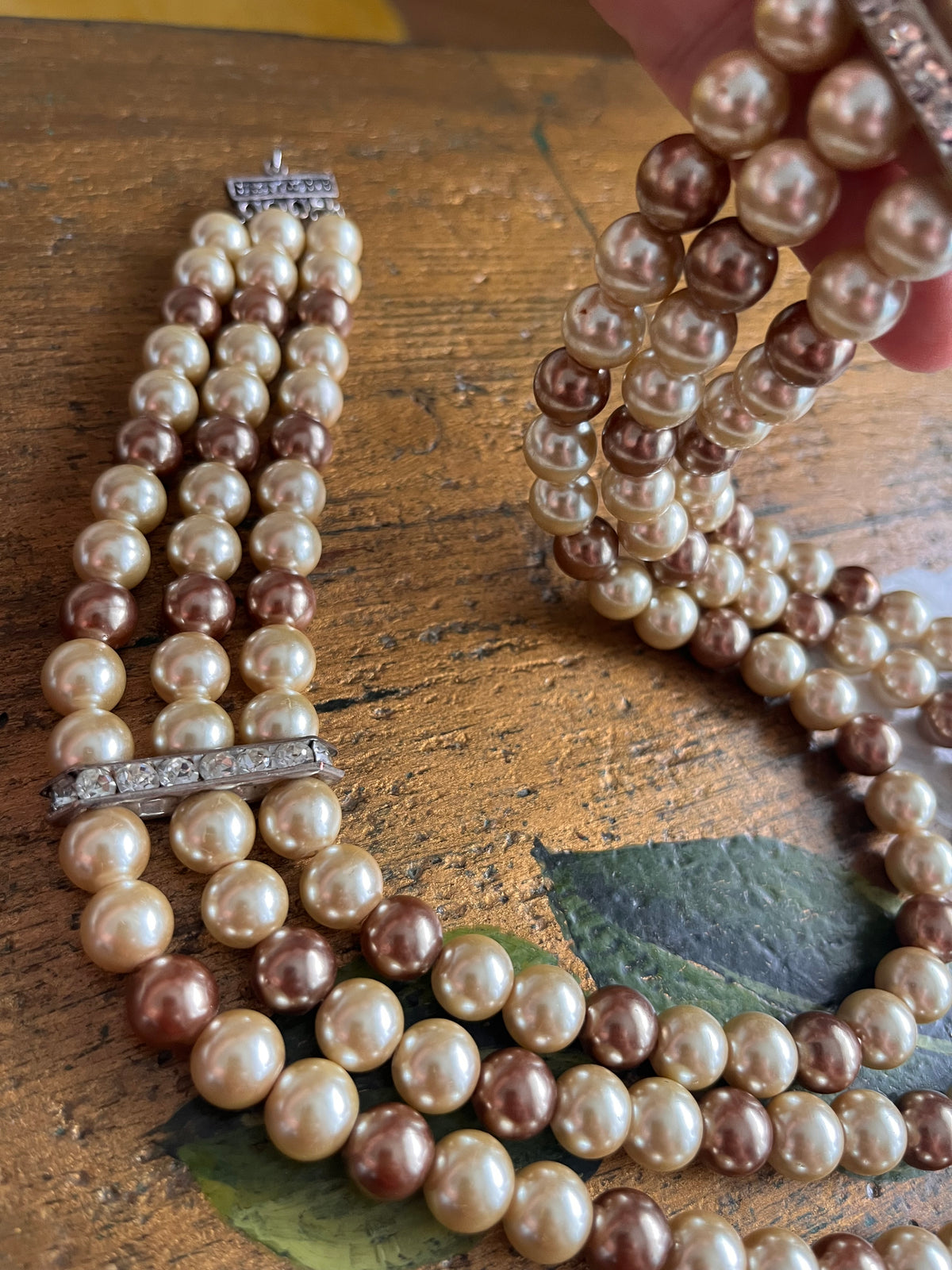 Collana vintage a 3 fili con perle color champagne in due toni con strass