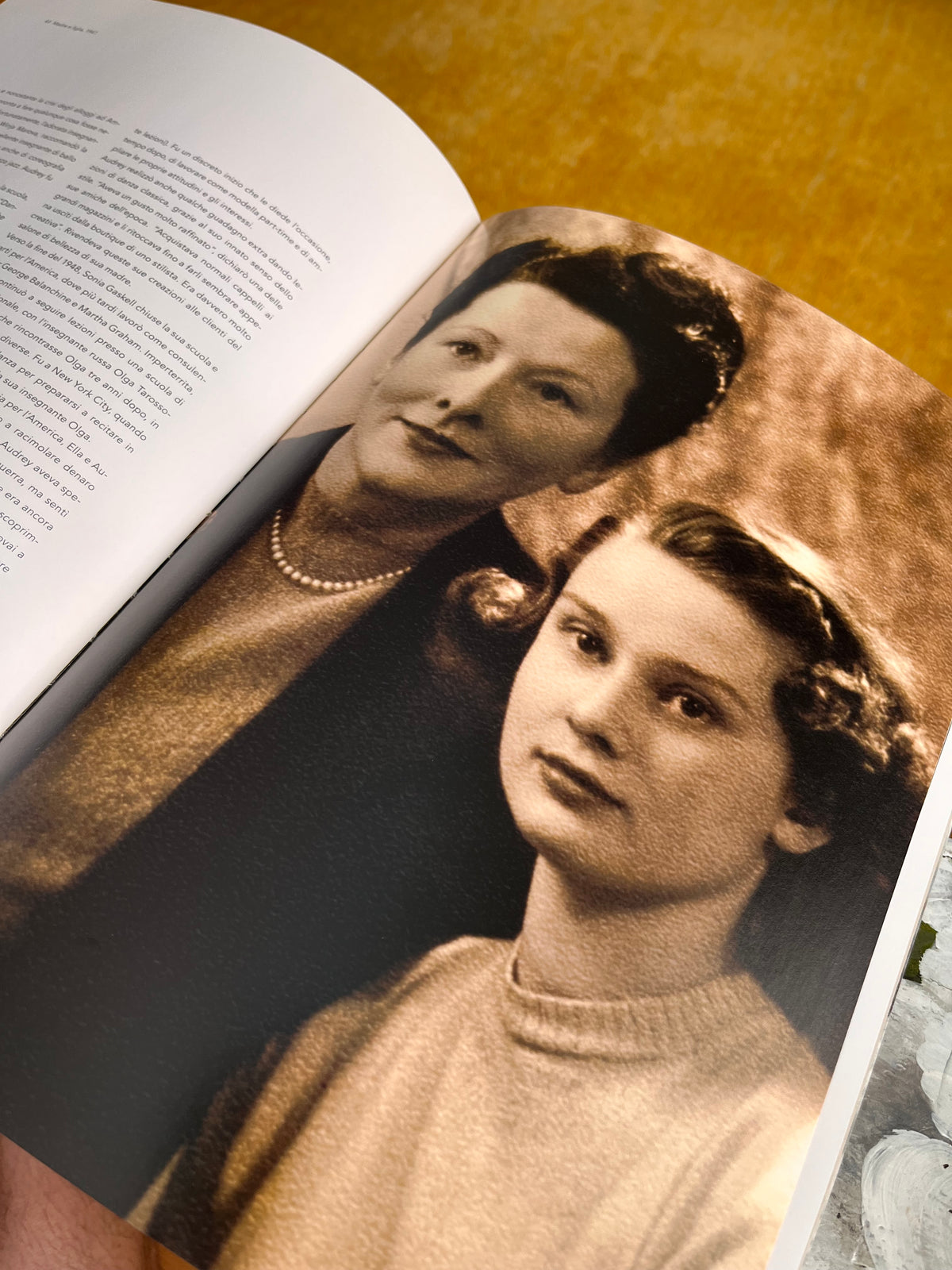 Libro Audrey Hepburn, fotografie e ricordi di una vita di stile e impegno