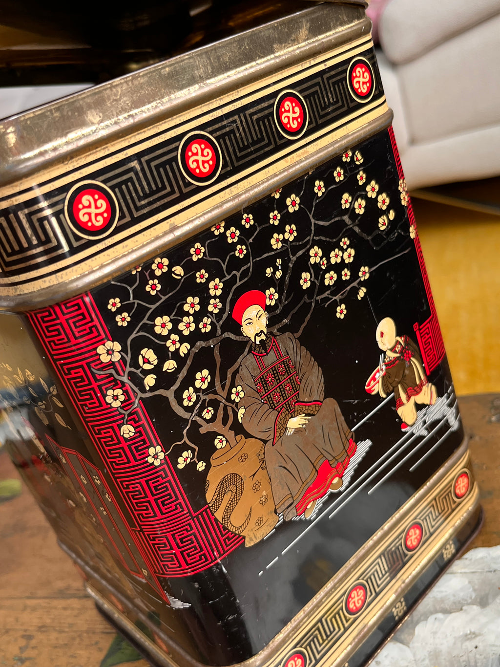 Vintage tea box with Chinese imagery