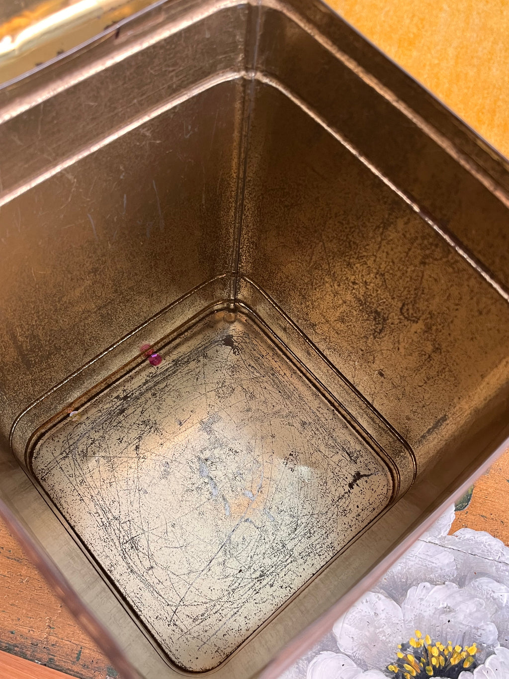 Vintage tea box with Chinese imagery