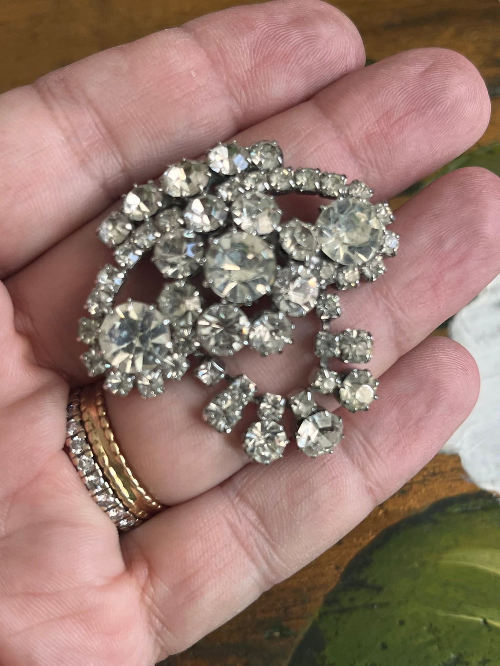 Spilla vintage a cascata di strass cristallo su base color argento
