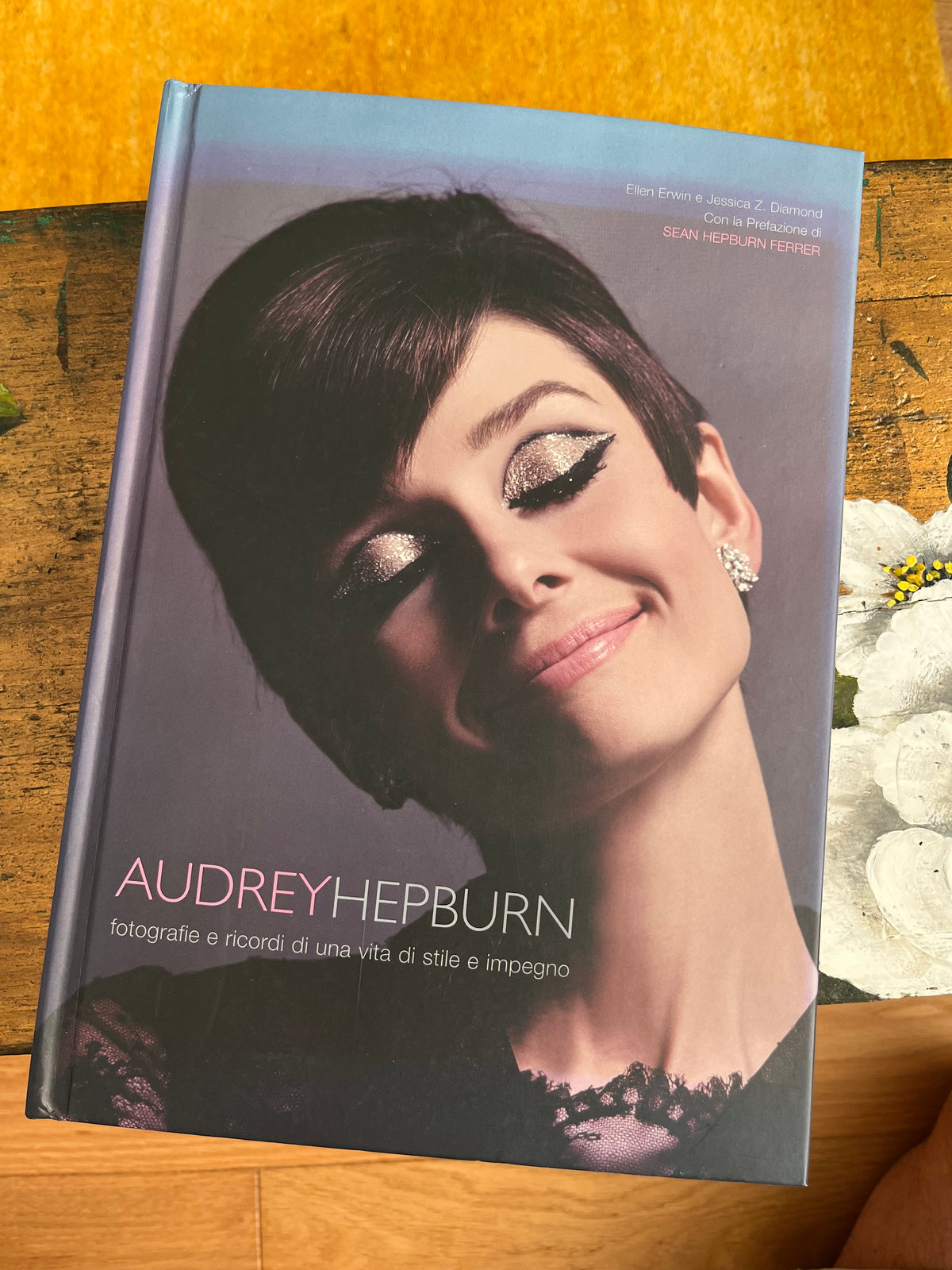 Libro Audrey Hepburn, fotografie e ricordi di una vita di stile e impegno