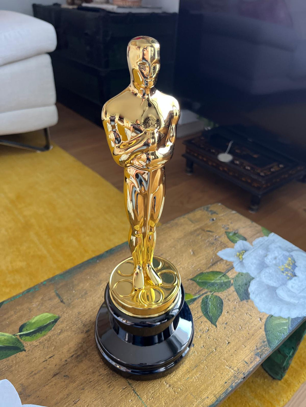 Statua tipo Oscar in metallo placcato oro