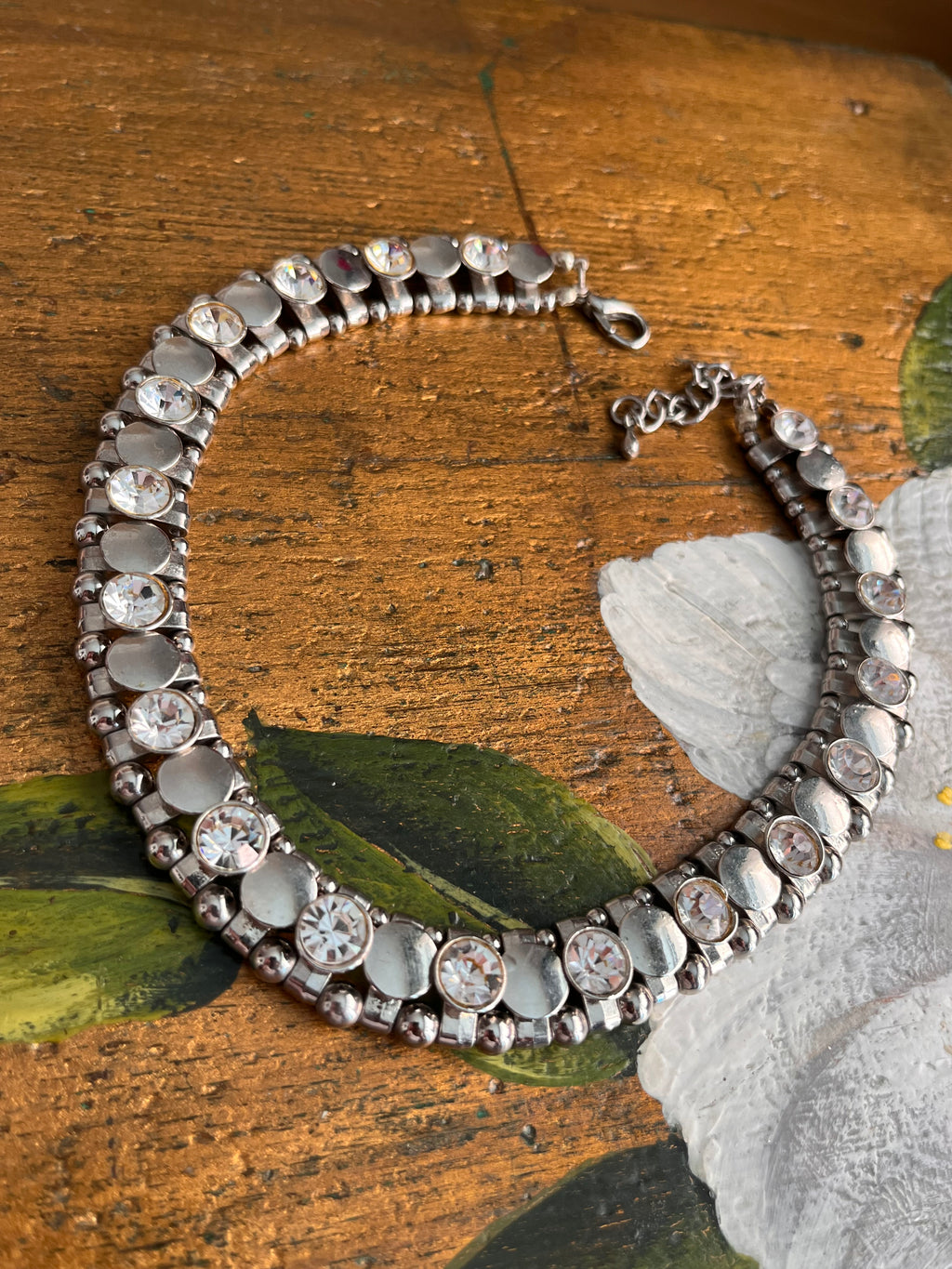 Girocollo vintage argentato con strass cristallo