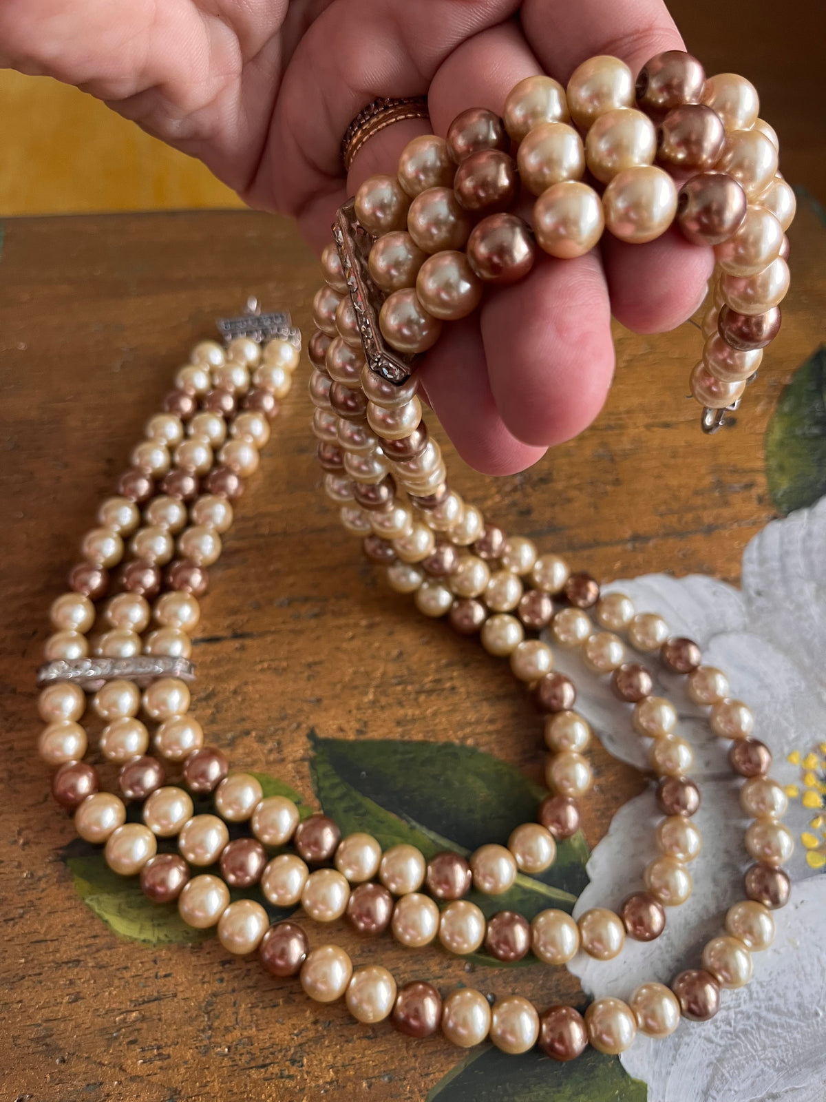 Collana vintage a 3 fili con perle color champagne in due toni con strass