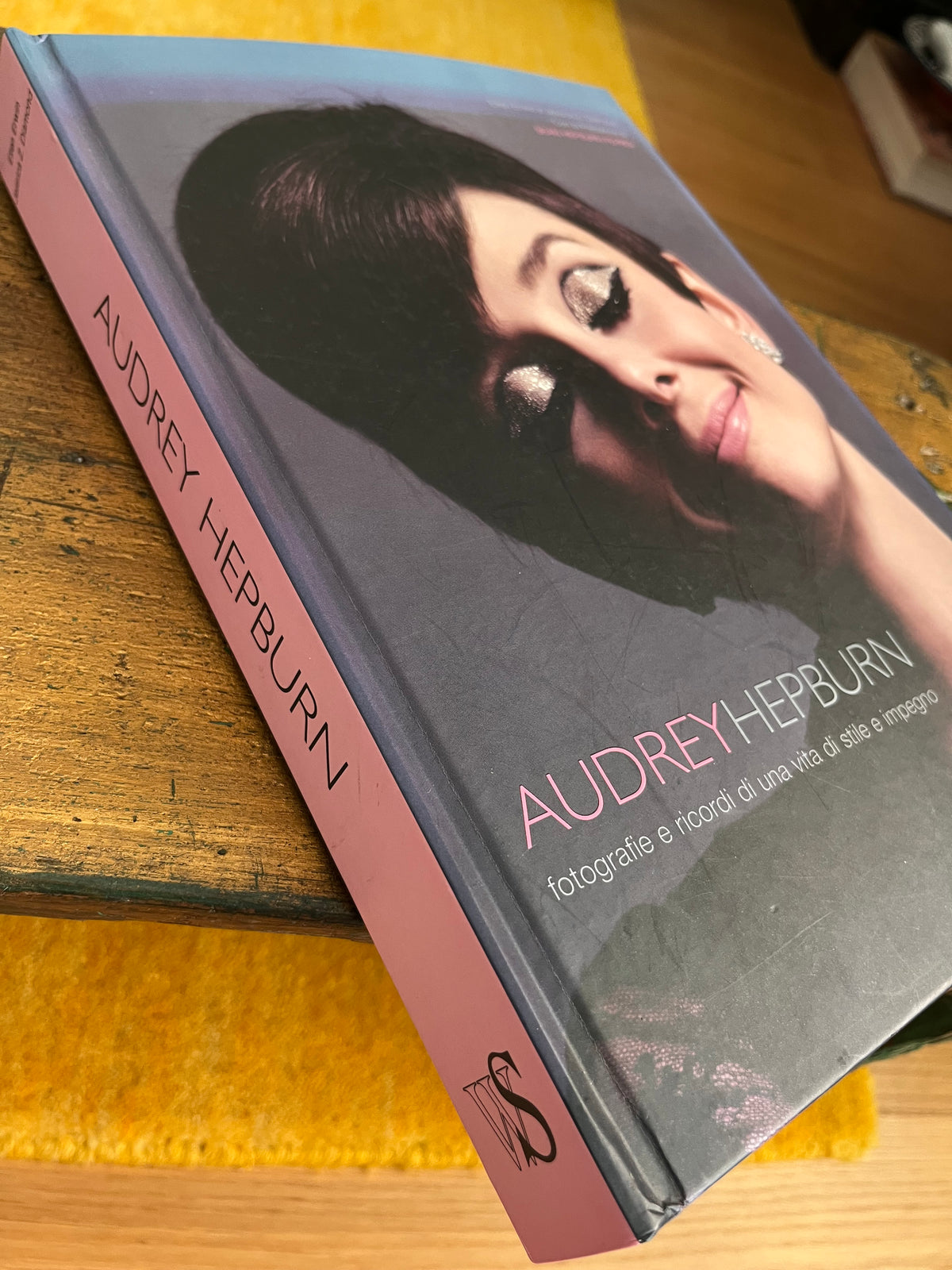 Libro Audrey Hepburn, fotografie e ricordi di una vita di stile e impegno
